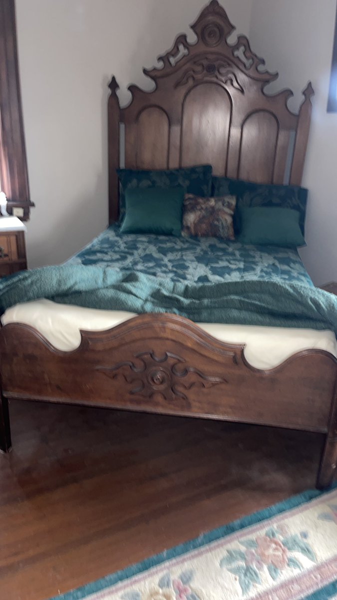 MyCandyKraze's tweet photo. Auction coming soon! You won’t want to miss this!! Beautiful antiques, collectible and vintage decor. Pictures and Videos coming soon!!! I will go live later today :) https://t.co/LZgS2jHAWB