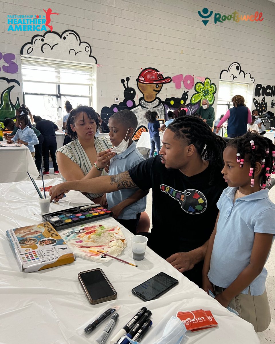 Griot Arts and Rootswell teamed up to bring the brand-new Joyful Food School Mural Project to life at George H. Oliver Elementary! This vibrant activation celebrated healthy living, movement, and good food. What an amazing day of creativity and healthy eating!