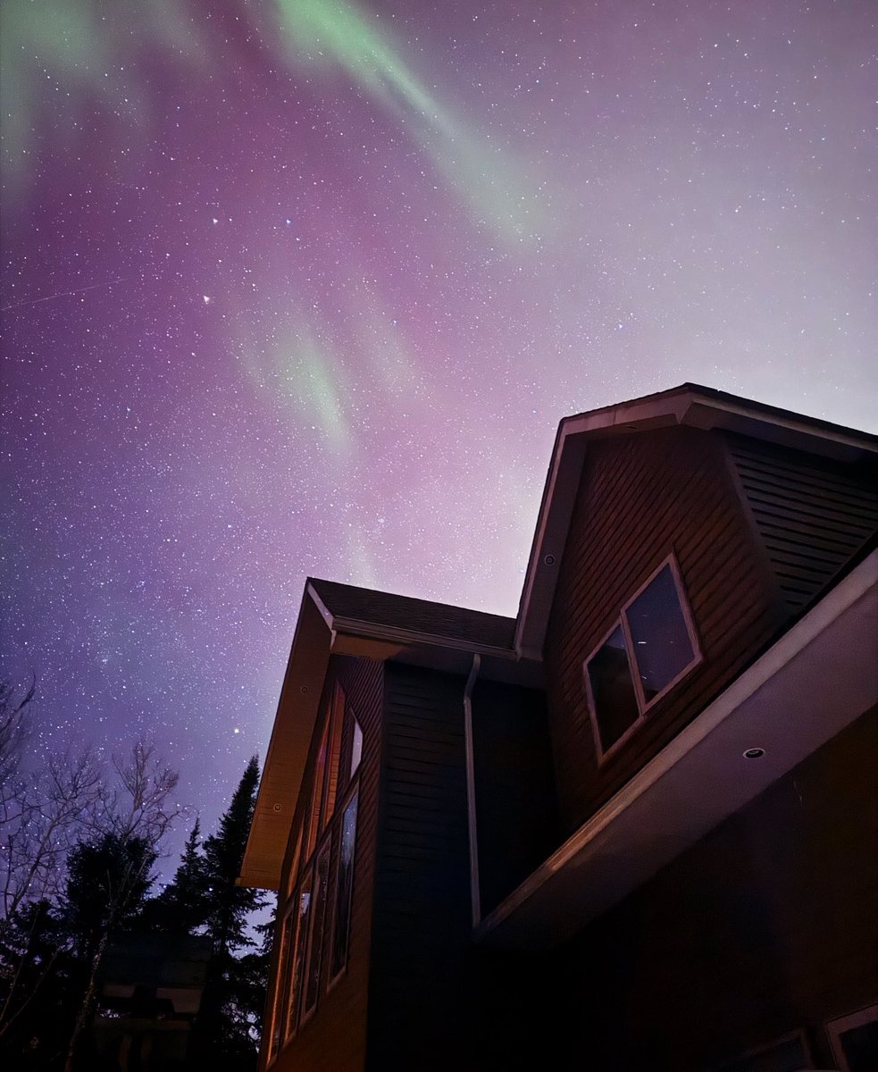 AmandaBuhse's tweet photo. The northern lights were stunning last night in Brereton Lake! #northernlights #Auroraborealis #manitoba #weather https://t.co/haIp4zKnSb