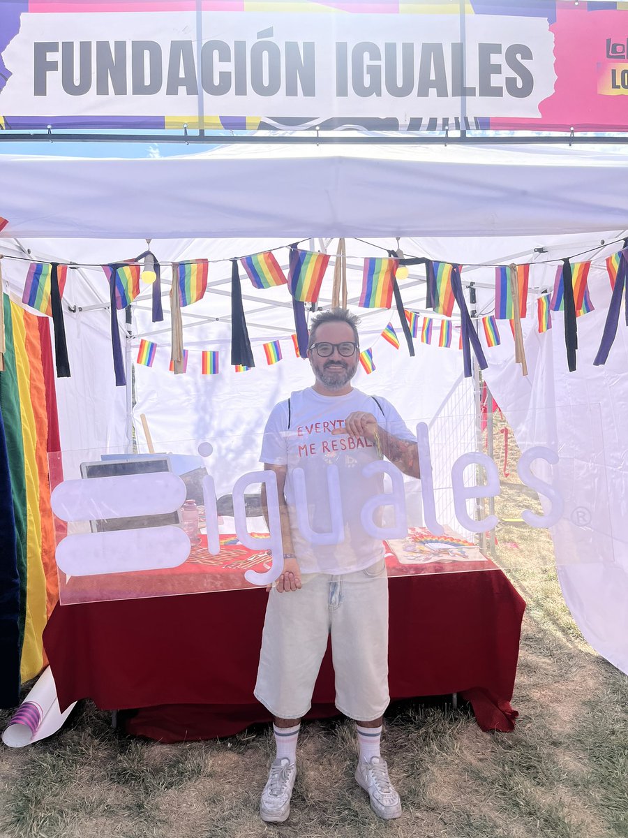 Fundación <a href="/IgualesChile/">Fundación Iguales</a> presente en @LollapaloozaCL. Pasen a saludar al stand de #LollaLove y conozcan un montón de organizaciones de la sociedad civil que están empujando los cambios que Chile necesita.