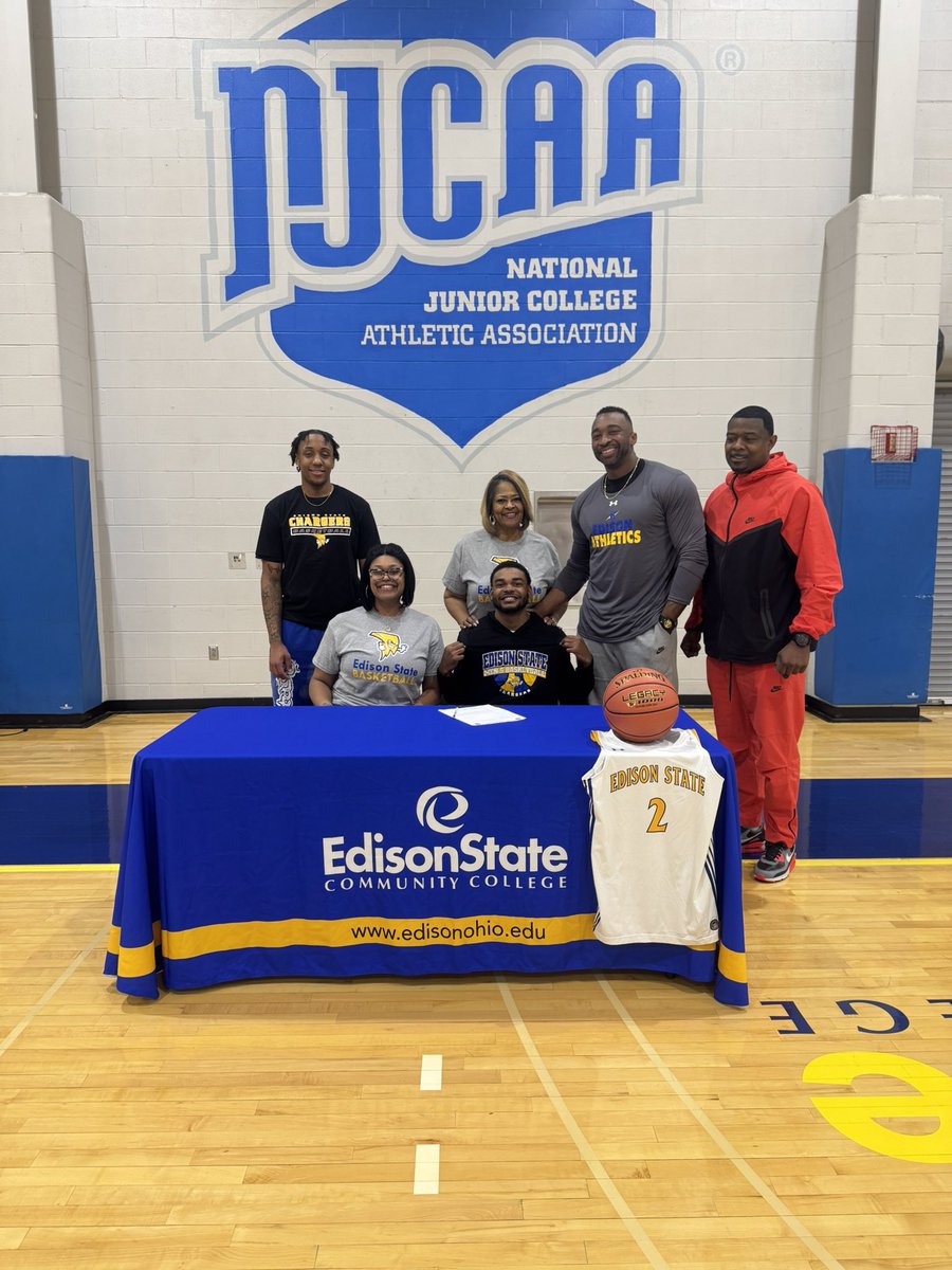 Edison State Men's Basketball (@escc_mbkb) on Twitter photo Charger Nation Officially Welcome’s 6’3” Shooting Guard <a href="/kcash_4/">Kelvin Cotton-Cash</a> From <a href="/FlyghtPrepBB/">Flyght Academy Prep</a>! Kelvin Brings A Scoring Mentality To The Chargers! Kelvin Doesn’t Only Like Scoring, He Also Takes Pride On The Defensive End! #ReCharging ⚡️⚡️⚡️ Charger Nation Officially Welcome’s 6’3” Shooting Guard <a href="/kcash_4/">Kelvin Cotton-Cash</a> From <a href="/FlyghtPrepBB/">Flyght Academy Prep</a>! Kelvin Brings A Scoring Mentality To The Chargers! Kelvin Doesn’t Only Like Scoring, He Also Takes Pride On The Defensive End! #ReCharging ⚡️⚡️⚡️