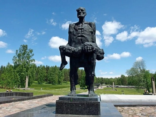 MelgerTina's tweet photo. #22Marzo1943
#MassacroDiKhatyn
#ХатыНь
«Parlerò a nome di coloro che oggi non ci sono più. A nome di mia madre e mio padre, della mia famiglia, dei miei amici e delle persone care. A nome di coloro le cui ceneri giacciono su questa terra. Sono nato a #Khatyn. https://t.co/VfDbfkAleT