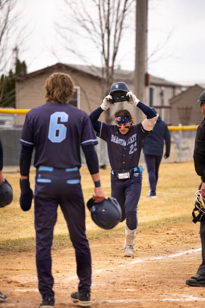 🔥 That is a BAD man!🔥 

Darcy Barry CRUSHES a moonshot 🚀 with the bases loaded in the bottom of the 4th! The Trojans are right back in it, now trailing Tabor by just 2! 

#DSUBaseball #GoTrojans