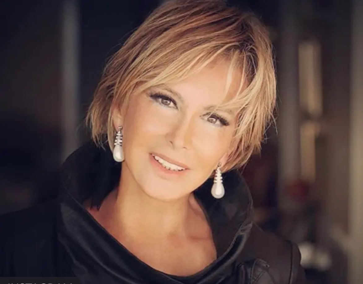 <a href="/muhendisyenn/">mühendisyen</a> Filiz Akın özel bir insandı,tam bir hanımefendiydi.
Ölümünde bile şatafattan kaçarak mütevaziliğini göstermiş.
Bizim bütün dualarımız seninle zarif ablamız.
Mekanın Cennet Olsun🙏Seni hep böyle hatırlayacağız  güzel insan.