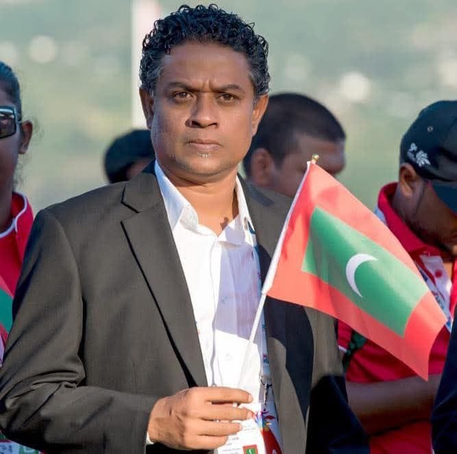 إِنَّا ِللهِ وَإِنَّآإِلَيْهِ رَاجِعُون

ކުޅިވަރުގެ ރޮނގުން، ވަކީން ޚާއްޞަކޮށް ފުޓްބޯޅައިގައި ބައިނަލްއަޤްވާމީ އަދި ޤައުމީ ފެންވަރުގައިވެސް ދިވެހިރާއްޖެ ފަޚުރުވެރިވާ ޚިދުމަތްތަކެއް ޤައުމަށް ކޮށްދެއްވާފައިވާ މަޝްހޫރު ފުޓްބޯޅަ ކޯޗު އިޙްސާން ޢަބްދުލްޣަނީ (ސާންތީ) އަވަހާރަވުމަކީ،