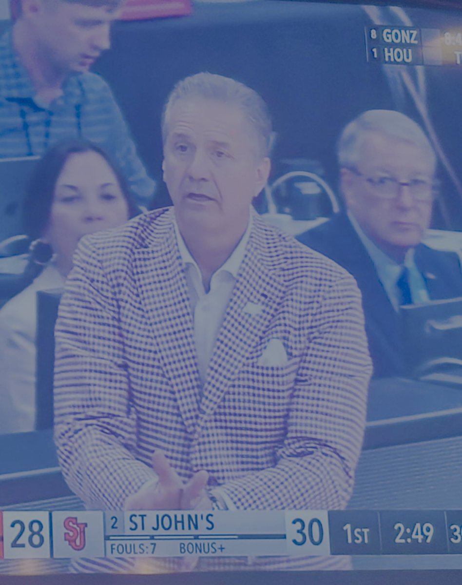 Calipari is wearing the table cloth from the Italian restaurant where Pitino had sex with that waitress for 15 seconds.   The ultimate troll job. #ncaatourney