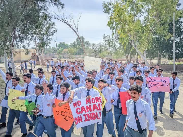 پنجاب سامراج جا پير ڪڍڻ هڪ دفعو ٻيهر ٽوئيٽر طرف اچي رهيا آهيون،
سڀاڻي سڀئي رڪارڊ ٽوڙڻا آهن

#NoMoreCanalsOnIndus