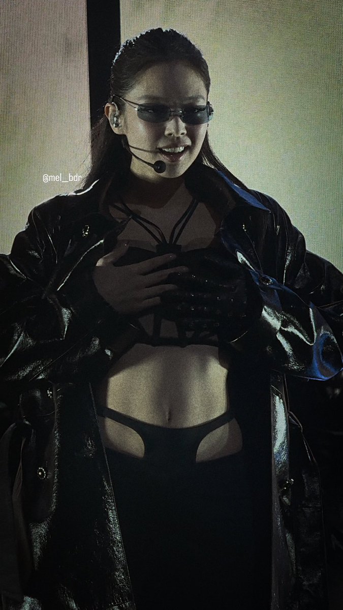 mel__bdr's tweet image. Baddest, they can&apos;t make me badder
#JENNIE #RUBYEXPERIENCEPARIS