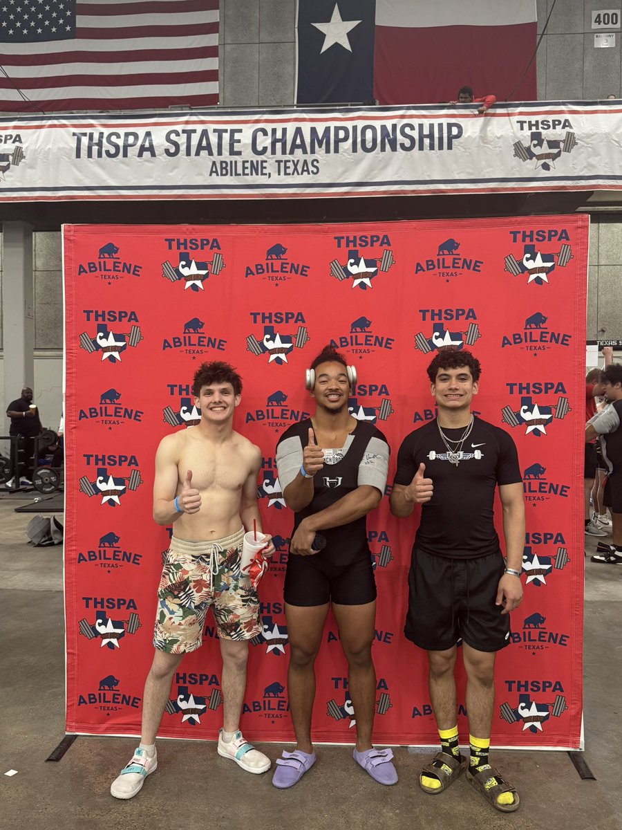 IronHawkPwrLft's tweet photo. Been a tough but good meet so far for the boys! #gymr #LiftForT #SBD https://t.co/qtwCCrK6Zk