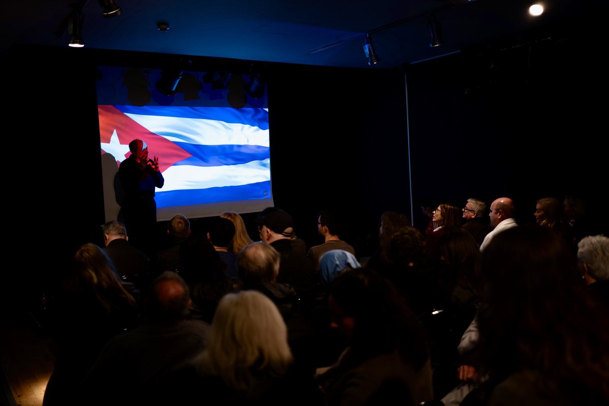 Great event in Ireland yesterday, organised by @cubasupportgroupireland

Beautiful Cuban poster exhibitions and the screening of two documentaries, Culpables, which highlighted the impact of the US blockade, and Cuban Bees: The Organic Revolution 🇨🇺🐝.

📸 Here are some photos!