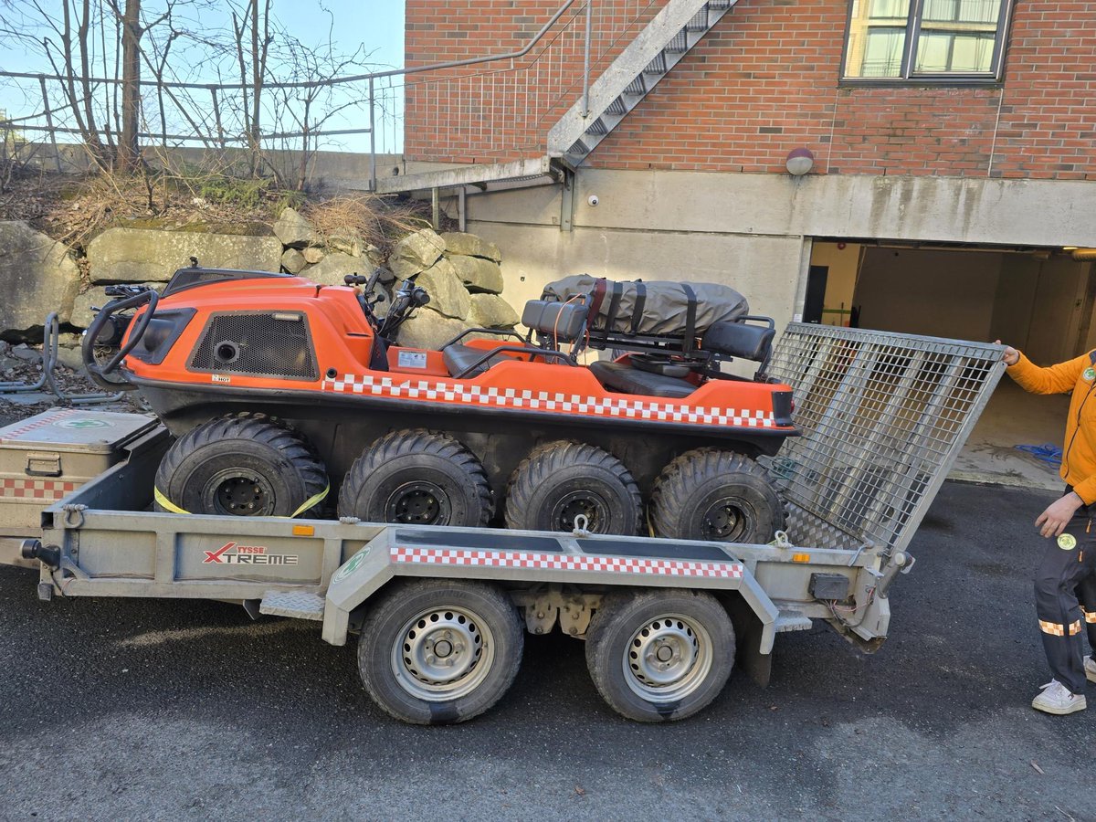 NFFollo's tweet image. På jakt etter sikre vårtegn? For oss er det når terrengkjøretøyet vårt blir skodd om fra belter til hjul. Det skjedde i dag. Nå er vi klar for barmarkssesongen👍. Takk til gjengen som gjorde jobben!👏👏