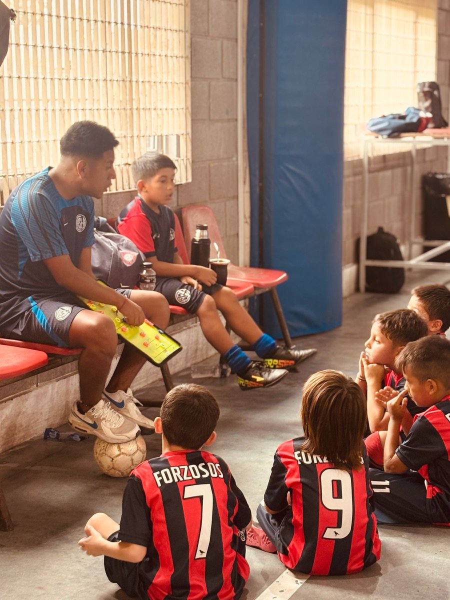 ESCUELA FUTBOL CASLA tweet media