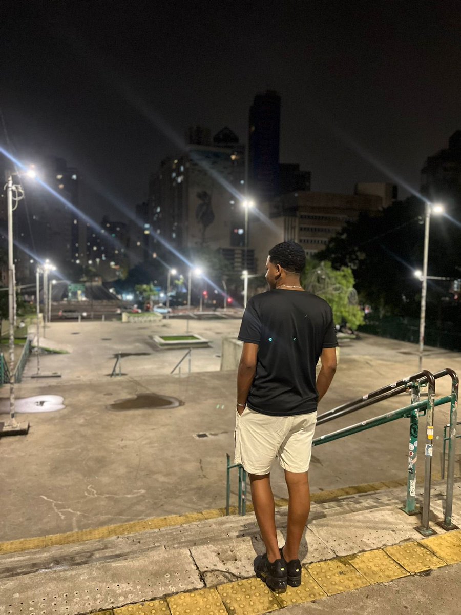 otheuzz__'s tweet image. 🖤