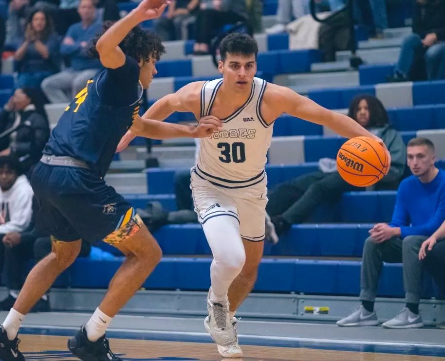 Pittsburgh is the latest school to reach out to 6-8 SF Toby Harris

The grad transfer from Brandeis (D-III) averaged 18.8 points &amp; 5.5 boards on 40.4% 3P (6.7 attempts).

Programs like Loyola-Chicago, George Washington, Western Kentucky, Iona,
Vermont, etc. also in contact.