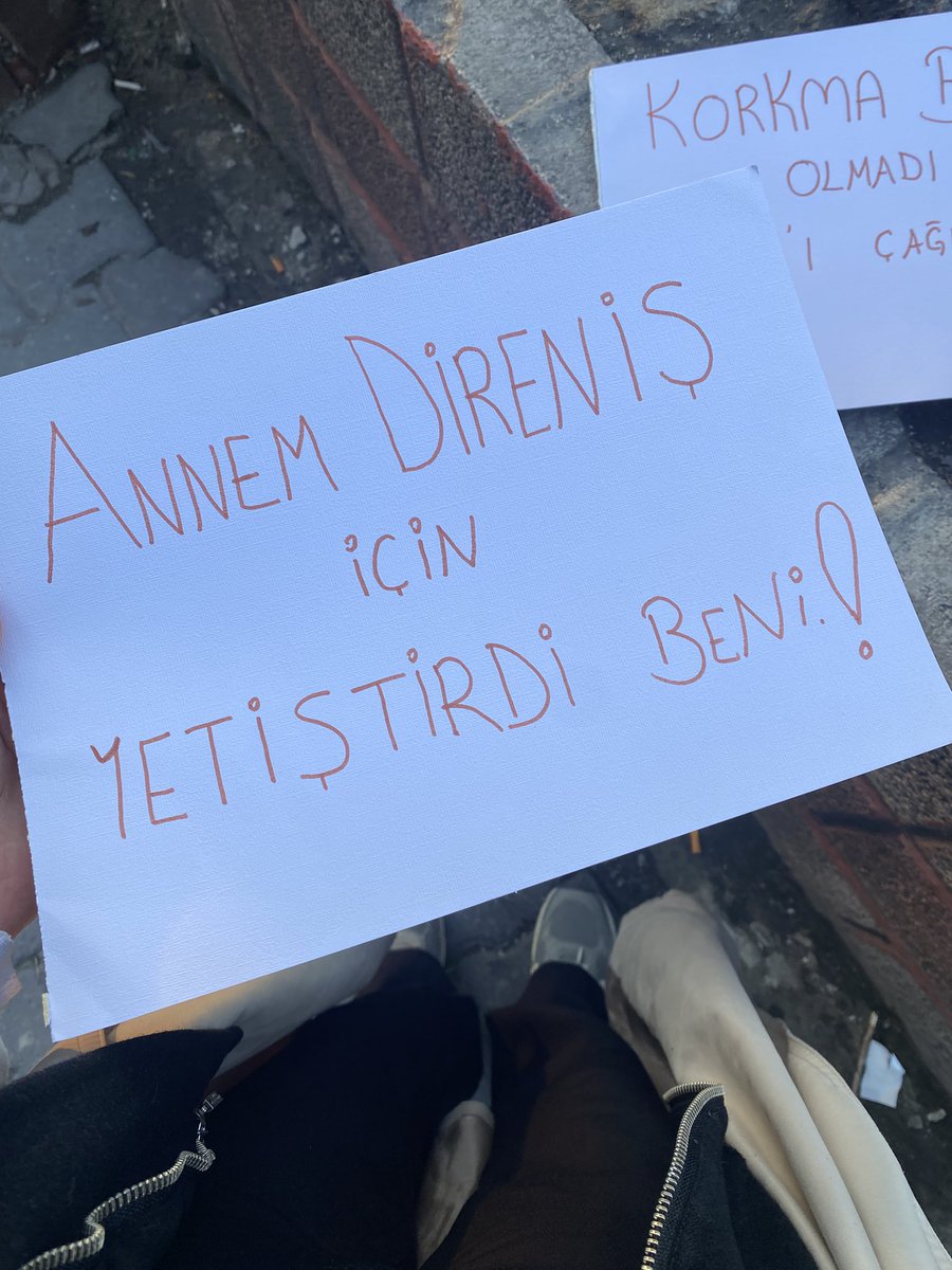 arteseguro's tweet photo. Sözlerini meydanlara taşıdım.   ✌🏽 İnancımı diri tutmaktan vazgeçmeyeceğim. #SARAÇHANEDEYİZ #Saraçhane https://t.co/MEp8RZqsp8