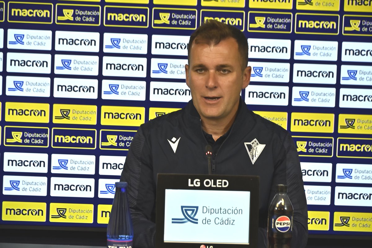 Cádiz CF Mirandilla - Cantera Cádiz CF (@cadiz_cfcantera) on Twitter photo 🗣️<a href="/FCorderoRubio/">Fco J.Cordero Rubio</a>: “El fútbol ha sido hoy muy cruel con nosotros”
✍️ cadizcf.com/noticias/franc…
📺 Accede a las declaraciones del míster al completo aquí: tv.cadizcf.com/media/t/1_dvw0… 🗣️<a href="/FCorderoRubio/">Fco J.Cordero Rubio</a>: “El fútbol ha sido hoy muy cruel con nosotros”
✍️ cadizcf.com/noticias/franc…
📺 Accede a las declaraciones del míster al completo aquí: tv.cadizcf.com/media/t/1_dvw0…