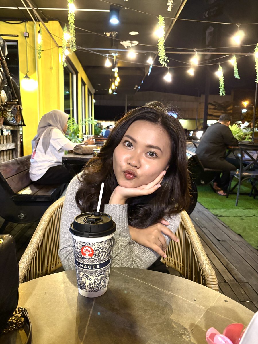 evelyynnaaaa's tweet photo. berantakan. https://t.co/PmGtR7NNvd
