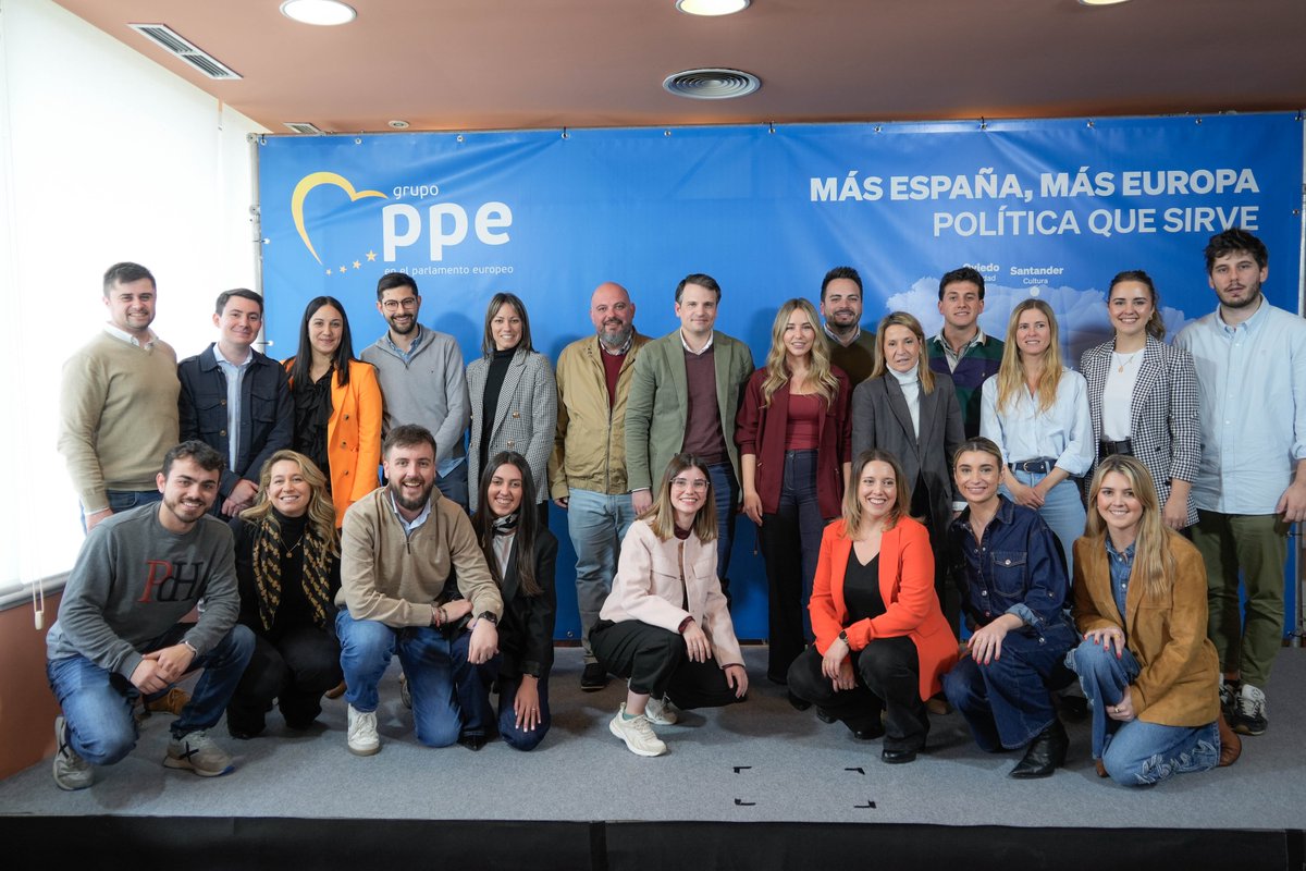 En Galicia tenemos claro que dar voz a los jóvenes es el primer paso para construir entre todos un futuro mejor. 🙌💙

➡ Así lo han defendido nuestros diputados <a href="/nicole_grueira/">Nicole Grueira</a>, <a href="/SantamariaGRaul/">Raúl Santamaría</a>, <a href="/CristinaALimia/">Cristina Campero</a> y <a href="/juan_bayon12/">Juan Andrés Bayón</a> en el encuentro nacional de parlamentarios jóvenes