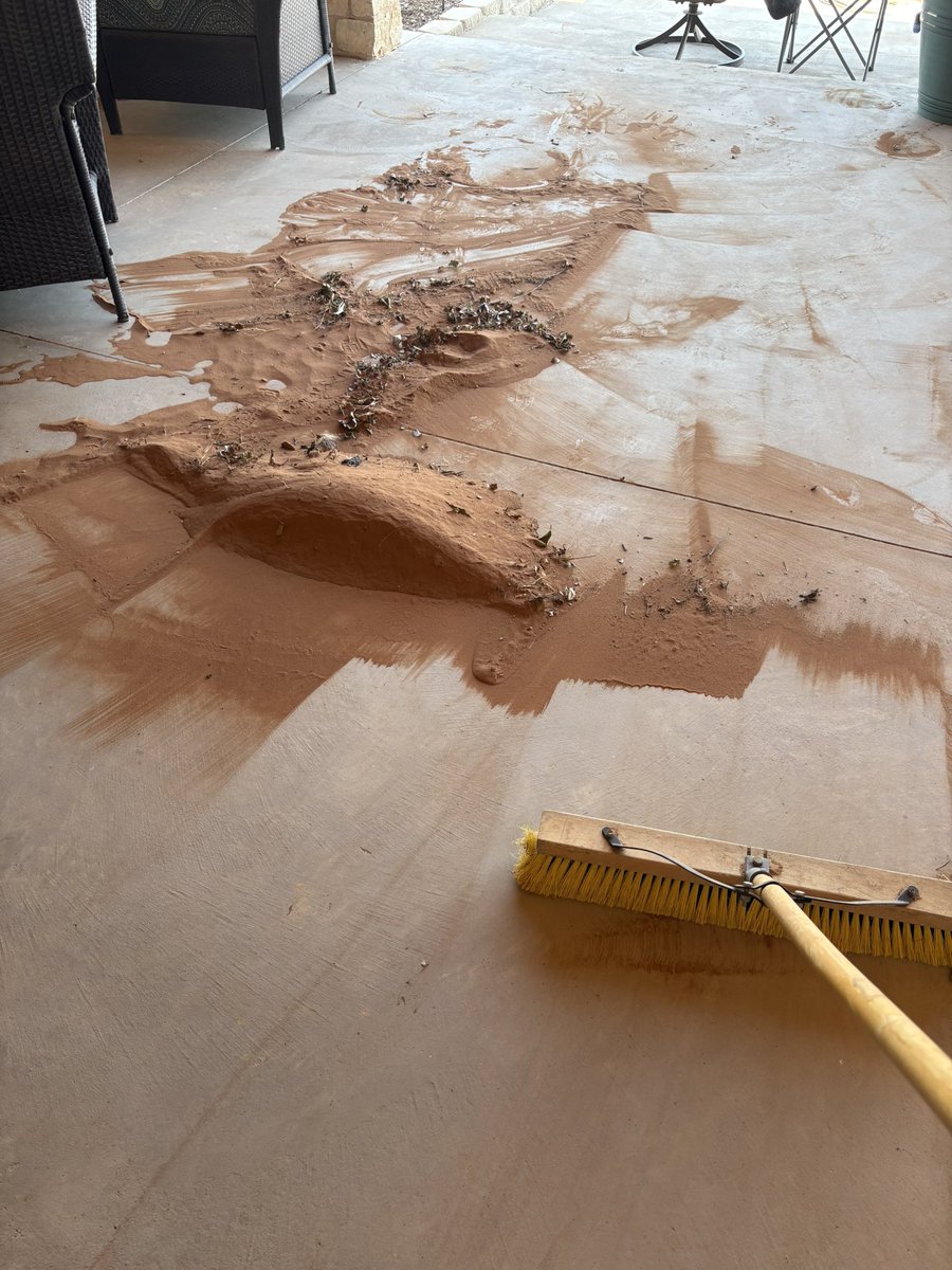 weathermanRick's tweet photo. Several dust storms later…it’s cleaning time so we can enjoy what little spring we have left before it hits 100. #westtexas #txwx https://t.co/irKfpNNX6d