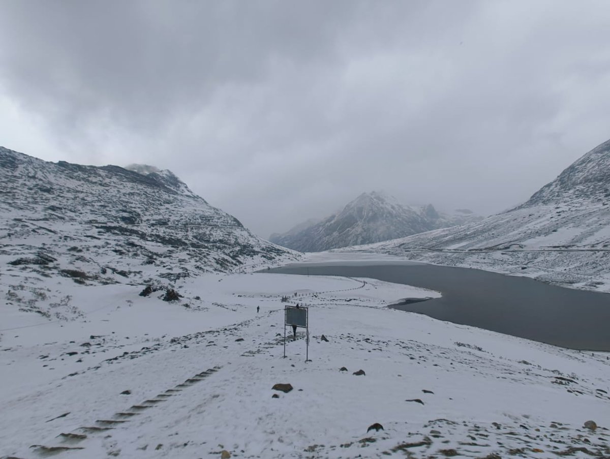 CHS1979_NBU's tweet photo. 🏔️❄️ Sela Pass at 13,700 ft! The Centre for Himalayan Studies team is exploring this stunning Arunachal Pradesh gateway. Surrounded by snow-capped peaks and frozen lakes, Sela Pass is a historical and strategic gem connecting Tawang to the rest of the state. #WeareCHS https://t.co/03LmSQN8g8