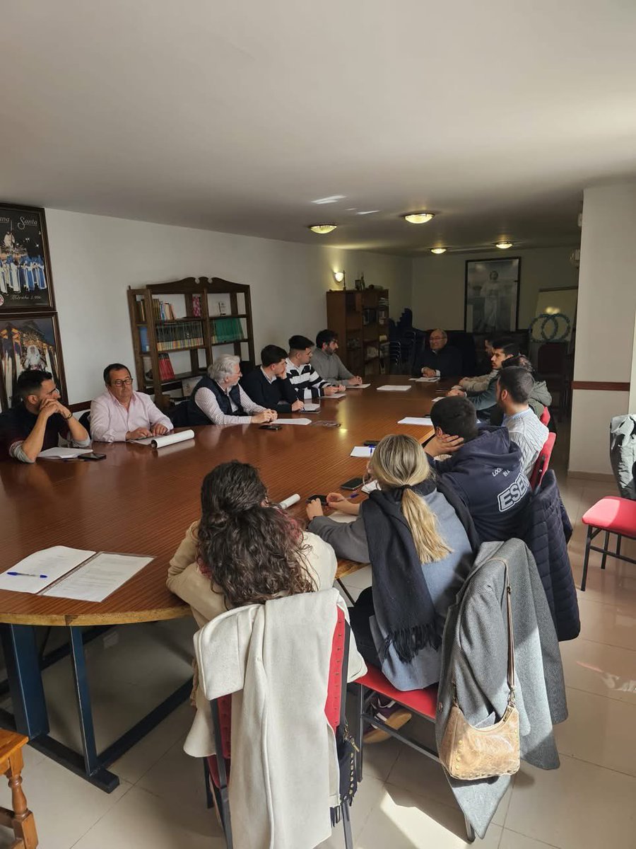 La Formación, saber quienes somos y por qué estamos en una Cofradía es importante. Hoy, nuestra Hermandad ha vivido una mañana en la que se han puesto sobre la mesa experiencias, conocimientos y, sobre todo, el sentido de pertenencia a una Cofradía.