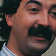 Hace 35 años el militarismo y su engendro paramilitar, en medio del genocidio contra la <a href="/UP_Colombia/">Unión Patriótica</a>,  le arrebato al país la vida de Bernardo Jaramillo Ossa.

Castigaron su lucha por la paz y convicción por construir un nuevo país.

Sus ejemplo vive y es referente de futuro.