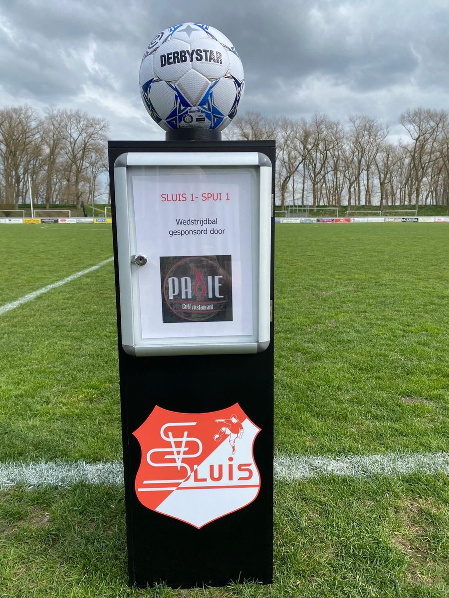 Wedstrijdbal van Sluis 1 - Spui 1 op zondag 23 maart gesponsord door Grill Restaurant Passie, waarvoor dank! 

Uitslag 2-2 in de laatste minuut, gelijkmaker door Branco Marteijn.