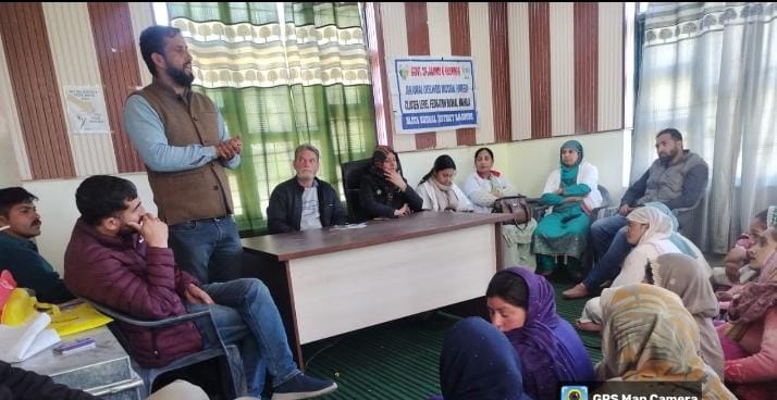 DioRajouri's tweet photo. JKRLM Budhal, in collaboration with the Health Dept, conducted a mega health camp at Panchayat Ghar #Kewal, providing free checkups &amp; medicines to SHG members. Experts emphasized preventive care &amp; early diagnosis. 
@diprjk @JK_NRLM https://t.co/hDLa5HgzLr