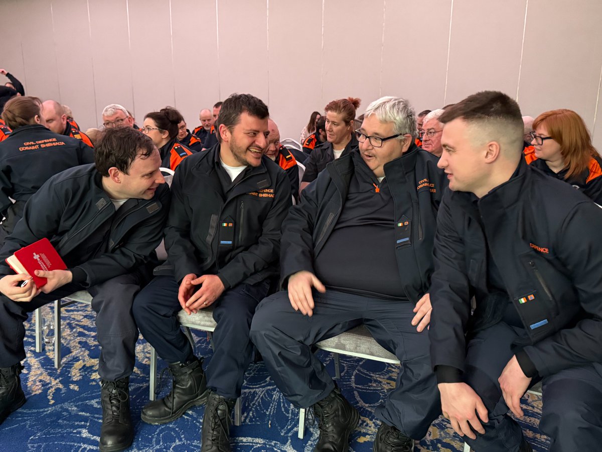 CivilDefenceIRL's tweet photo. Great turn out at our Civil Defence Volunteer Seminar in Tullamore this Saturday. Powerful sessions from Stuart of Volunteer Ireland, John of National Ambulance Service and Margo of South Infirmary Victoria Hospital, Cork https://t.co/JX8BcmTnJ1