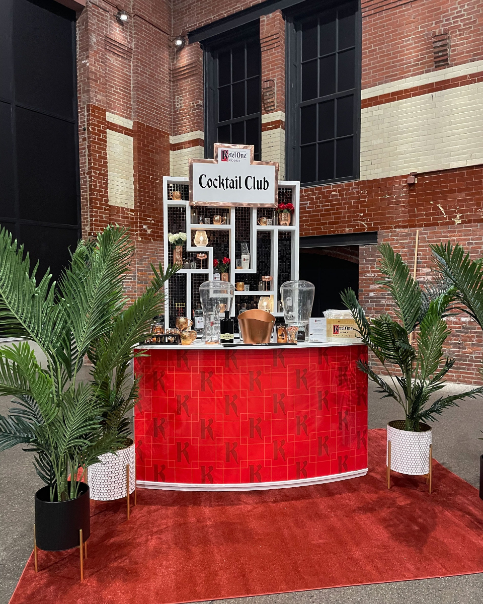 ArtoftheEvent's tweet image. Branded bars that work HARD! 🍸 This Ketel One display combines function &amp;amp; style to make your brand the star. We design custom solutions for every client. Check out artoftheevent.com to start your project! #BrandedEvents #CustomBuilt #ContactUs