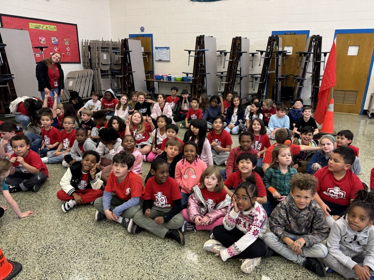 RubyFCarverES's tweet photo. House Days &amp; Rallies are so fun! We celebrated the classes earning LAMPS awards and had 2 house competitions: an egg relay race (go Rugido!) and a spirit wear competition (Rugido &amp; Ariwo tied!) 💙���️💚💛 https://t.co/7Otv80kt1D