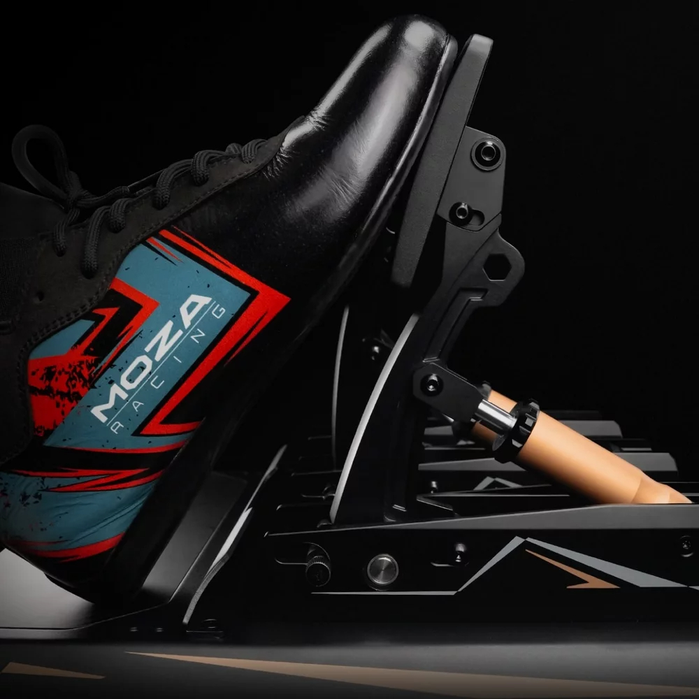 Entraine toi comme les pros avec le MOZA RACING CRP2 #ChineseGP 😍

✅ Pédalier Load Cell jusqu'à 200kg
✅ Finitions en acier et fibre de carbone
✅ Clutch pedal en option

De retour en stock à la fin du mois !
Je précommande 👉 f.mtr.cool/ezukuzvnlu