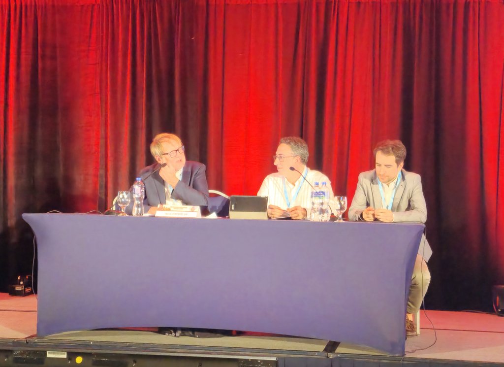 rafavidalperez's tweet image. A pleasure to be invited to the symposium entitled "how to assess and manage CV risk in 2025" to speak about #CCS guidelines @escardio @FondazioneMen @menarini_es @MenariniCA