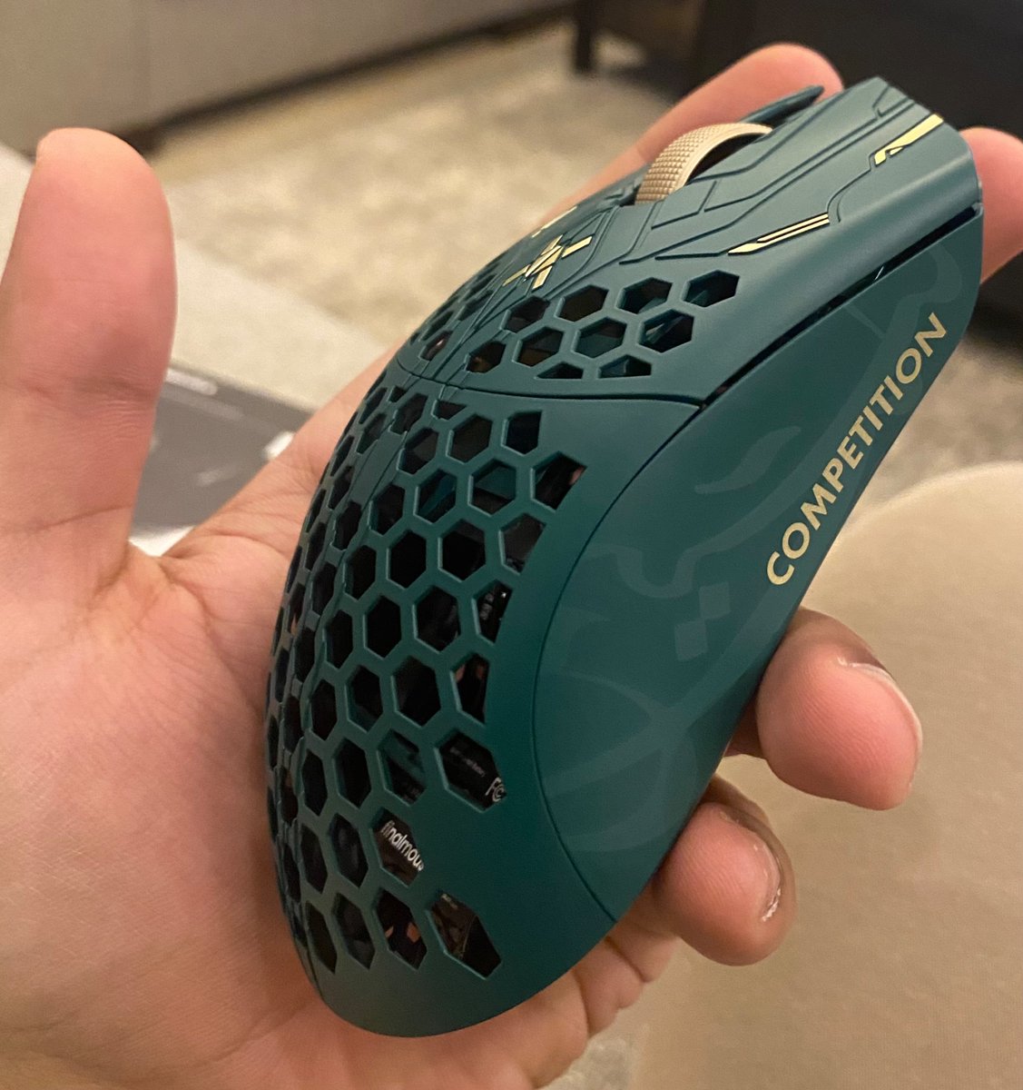 ITS HERE!!!! Finally the mouse arrived , this is fire and it feels so light,W boxing <a href="/finalmouse/">Finalmouse</a> ,  <a href="/tarik/">tarik</a> W color bro so much aura