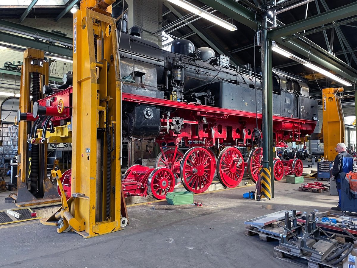 Teuto-Express tweet media