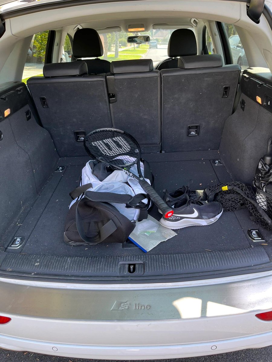 I met a friend to play tennis on the weekend.