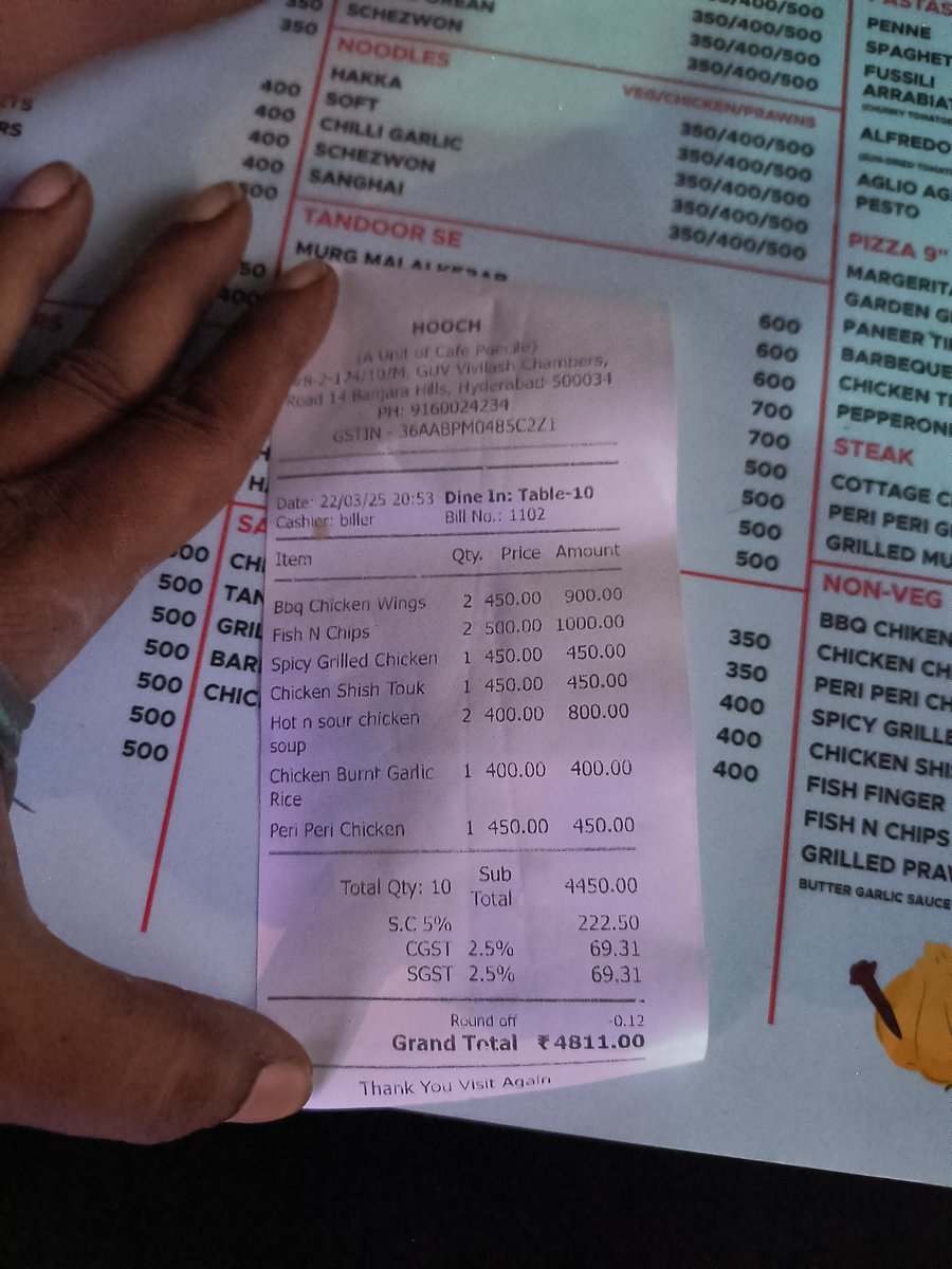 Ramakrishnak142's tweet photo. #Zomato
Why you cheating customers I would like to know just because of you insulting happened infornt of friends in the restaurant 

Need justice regarding my order https://t.co/N8pFeIDSw5
