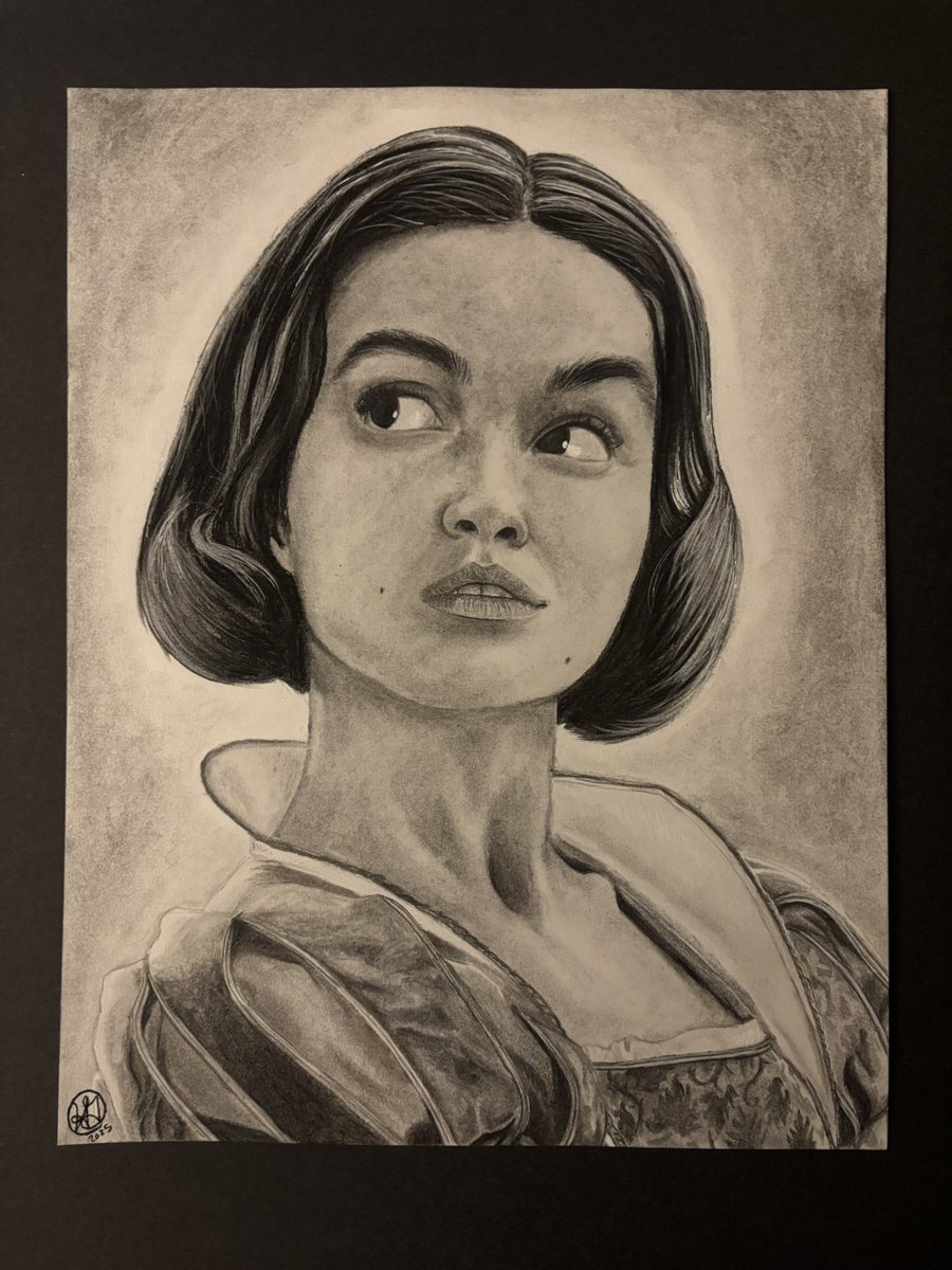 SoLastFriday's tweet photo. #SnowWhite drawing for the new movie!! https://t.co/eXdT5Cha3l