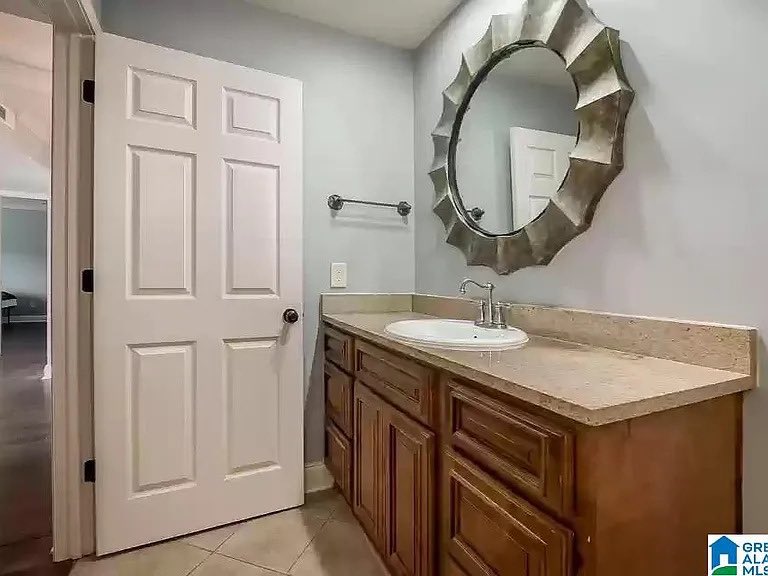 AndrewJBoneRE's tweet image. Tuscaloosa, Alabama! Buy now!
1BR/1BA condo less than a mile from UA campus! $149K! Stainless appliances, beautiful LVP. Great mix of owners & tenants. Property management available (AJBRE)! This condo leased through July. Let’s write offer today! Roll Tide!
Text: 256-504-2963