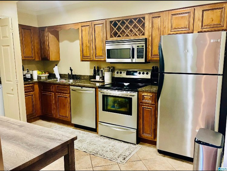 AndrewJBoneRE's tweet image. Tuscaloosa, Alabama! Buy now!
1BR/1BA condo less than a mile from UA campus! $149K! Stainless appliances, beautiful LVP. Great mix of owners & tenants. Property management available (AJBRE)! This condo leased through July. Let’s write offer today! Roll Tide!
Text: 256-504-2963
