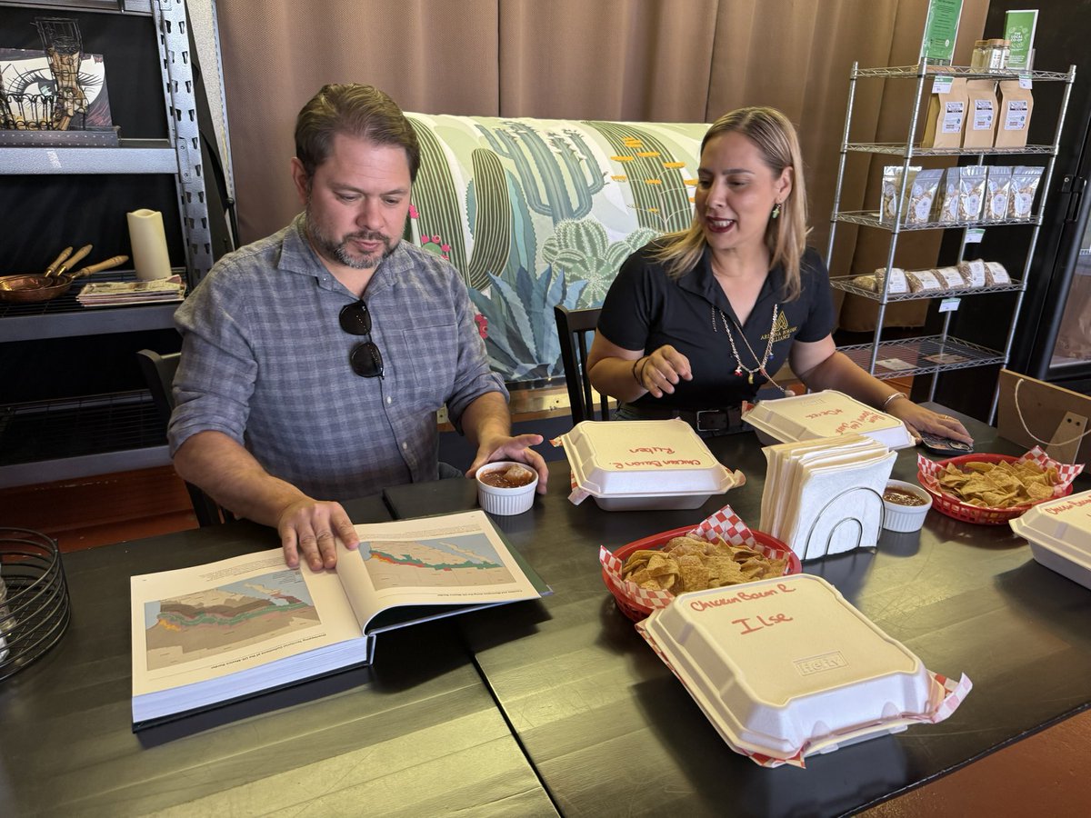 Stopped by Blueberry Cafe for lunch in Douglas! Small businesses like this make our state great 

Thanks to Alex and all the staff for having me!