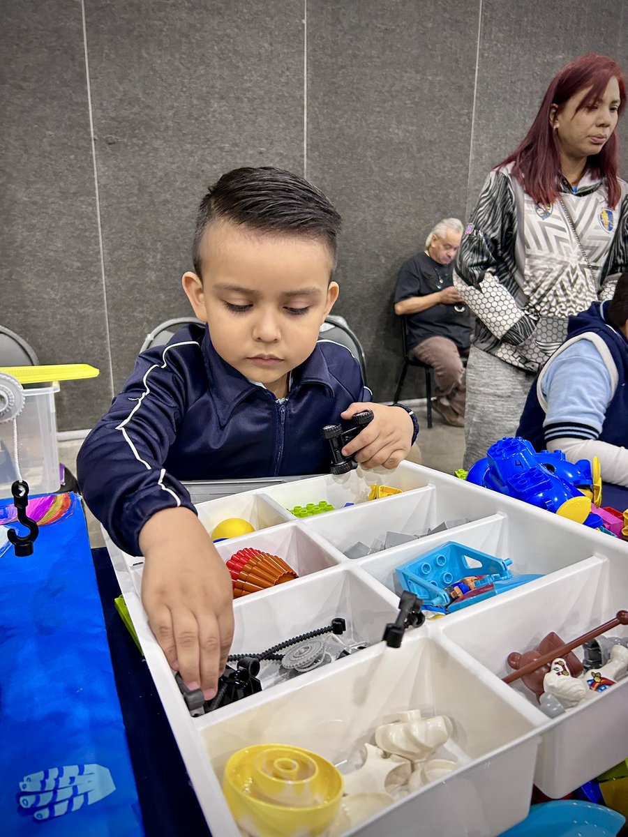 FLL_MX's tweet photo. 🌊✨ ¡Las niñas y niños de #FLLDiscover se preparan para brillar en el 8° Evento Regional en Monterrey de la Temporada #SUBMERGED!
¡Aplaudamos a estos futuros innovadores! https://t.co/GJh4FLbVAh