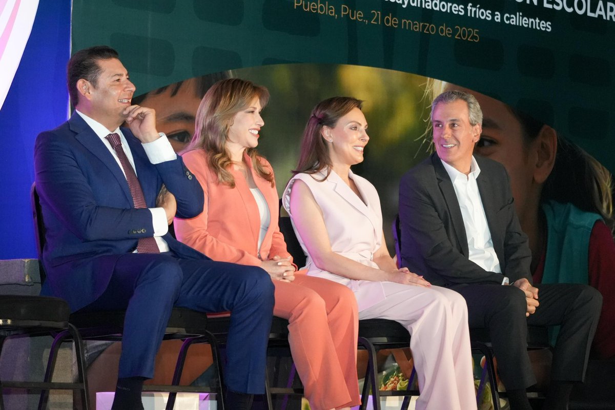 pepechedrauimx's tweet photo. 🔖 Ayer llevamos a cabo la Firma del Programa de Alimentación Escolar, un esfuerzo inédito impulsado por la Sra. #CeciArellano, Presidenta del Patronato del Sistema Estatal @DIFGobPue y nuestro Gobernador @ArmentaPuebla_.

Mediante la transición de desayunos fríos a calientes contribuiremos al desarrollo integral de miles de niñas, niños y adolescentes de todo el Estado y la Capital. 

Con el liderazgo de #MariElise, Presidenta del Patronato del @DIFPueCapital, sumaremos esfuerzos en esta gran labor por el bienestar de la niñez poblana.

Sabemos que uno de los pilares del progreso de #Puebla es la educación, por ello, seguiremos trabajando en equipo. #PorAmorAPuebla y por el bien de #LaCapitalImparable🪽.