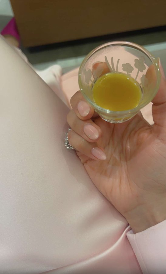 '
"🌺🪽

قد تخطىء افكارنا احياناً
لكن مشاعرنا تبقى حقيقة .. ،؛

  🤍⚜️