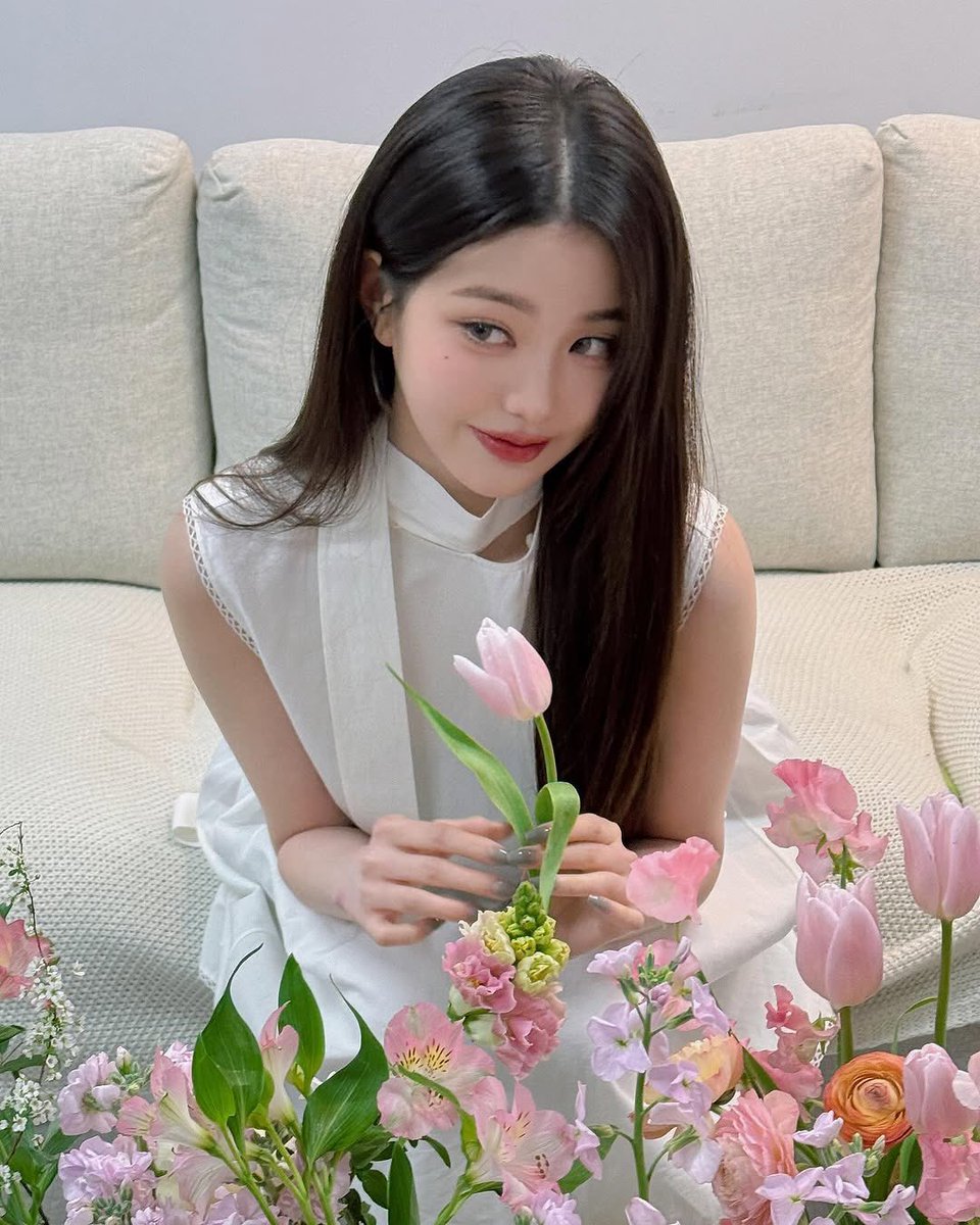 ㅤㅤㅤ
﹙𝒂﹚        𝙚 • 𝙩𝙝𝙚 • 𝙧𝙚 • 𝙖𝙡            :          𝗆𝖾        🦢
ℐn  a  hidden  valley,  far  beyond  the  reach  of  ordinary  realms,  lies  a  land  where  e͟t͟h͟e͟r͟e͟a͟l͟  c͟r͟e͟a͟t͟u͟r͟e͟s͟   dwell  in  harmony  with  nature's  splendor. ༦ ࣪ 𔓕
ㅤ