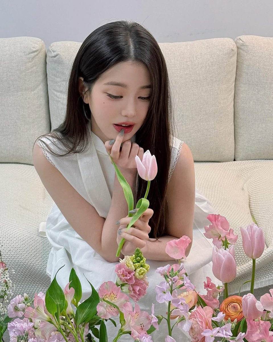 𝗮  𝗁𝗒𝗉𝖾𝗋-𝖿𝖾𝗆𝗂𝗇𝗂𝗇𝖾  𝗮𝗻𝗴𝗲𝗹  𓈒 𓈒 𓈒