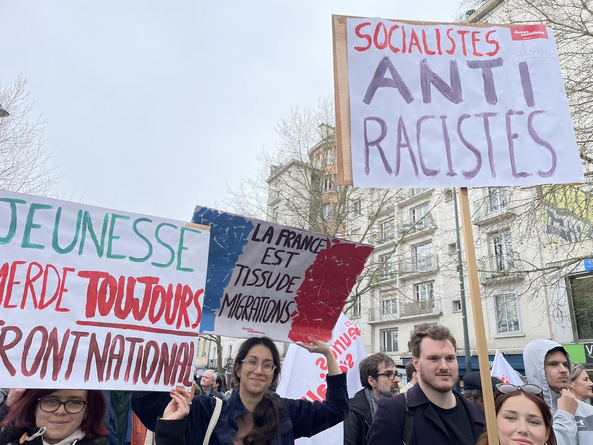 alexisb0uchard's tweet photo. Dans les rues de #Rennes aujourd'hui pour marcher contre le racisme et l’extrême droite. Pour ne pas laisser la vague brune submerger le pays. Pour rappeler que la résistance est là, que nous ne laisserons pas les réactionnaires salir ce qu’est la France depuis les Lumières. https://t.co/NjkRZtOY5m