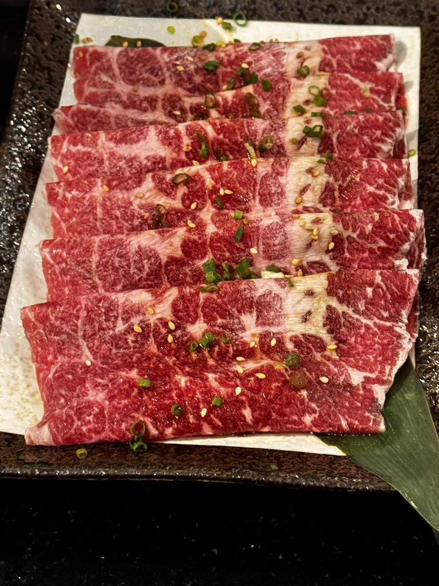 Sixnature14's tweet image. อร่อยกว่านี้คงเป็นพี่แล้วแหละ 🤣🤣 #inthemiddle #อุบล