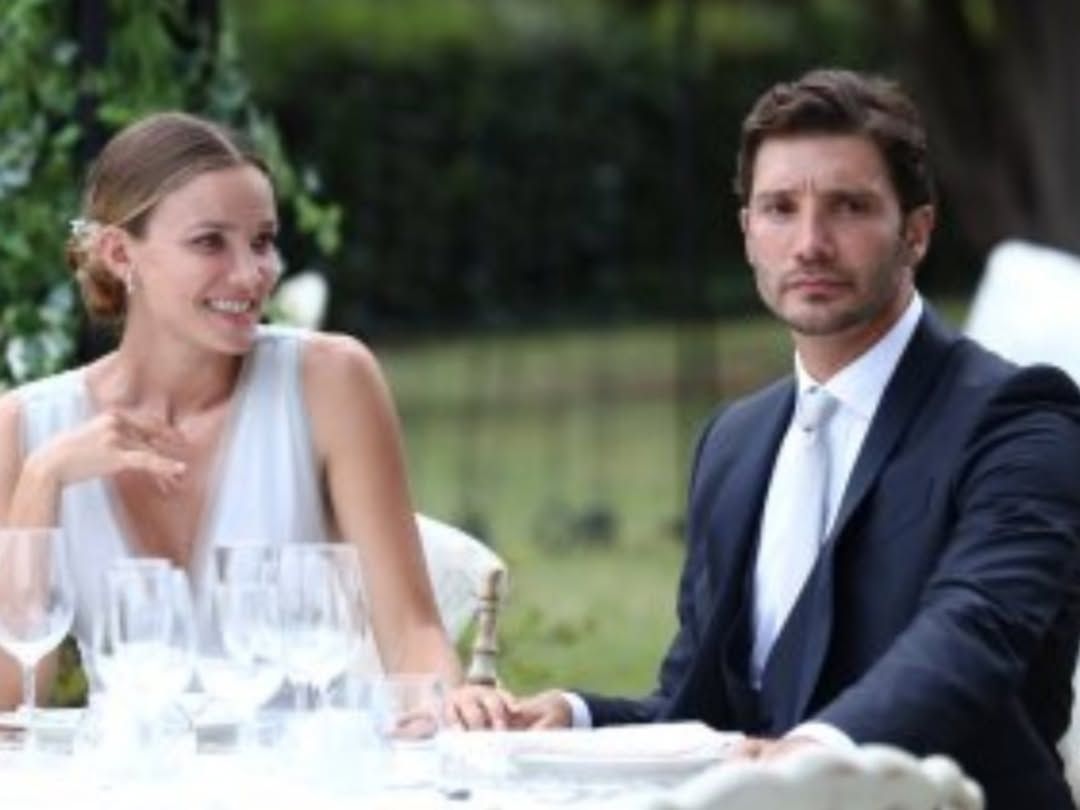 «La conduzione di Stefano De Martino mi pare molto compiaciuta, molto referenziale, tipica di chi vuole piacere a tutti costi e poi è lenta, molto lenta. Ma forse il segreto è racchiuso in questa lentezza.» Queste le parole del noto critico televisivo Aldo Grasso nel suo recente