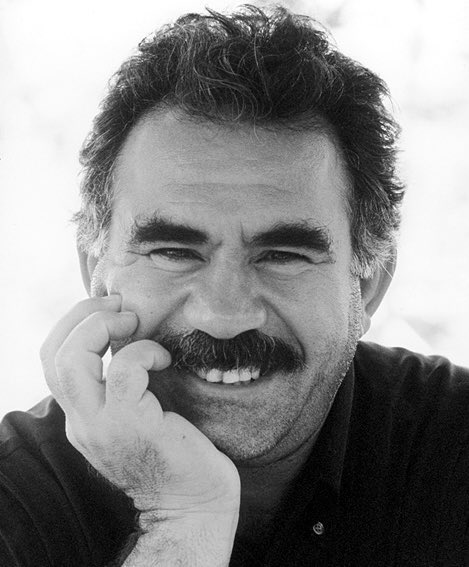 Ev gel baş dizane te ji bo wan çi kiriye. Bêşeref nikarin werin rûnin ser nirxên te ava kirine ! “ Avucunuzu yalarsınız” !
 
Bijî Rêber Apo!